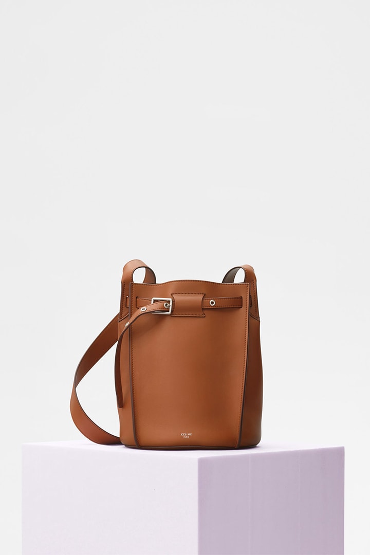 Phoebe Philo 為 Céline 2018 春夏系列設計的 Big Bag Bucket 水桶包