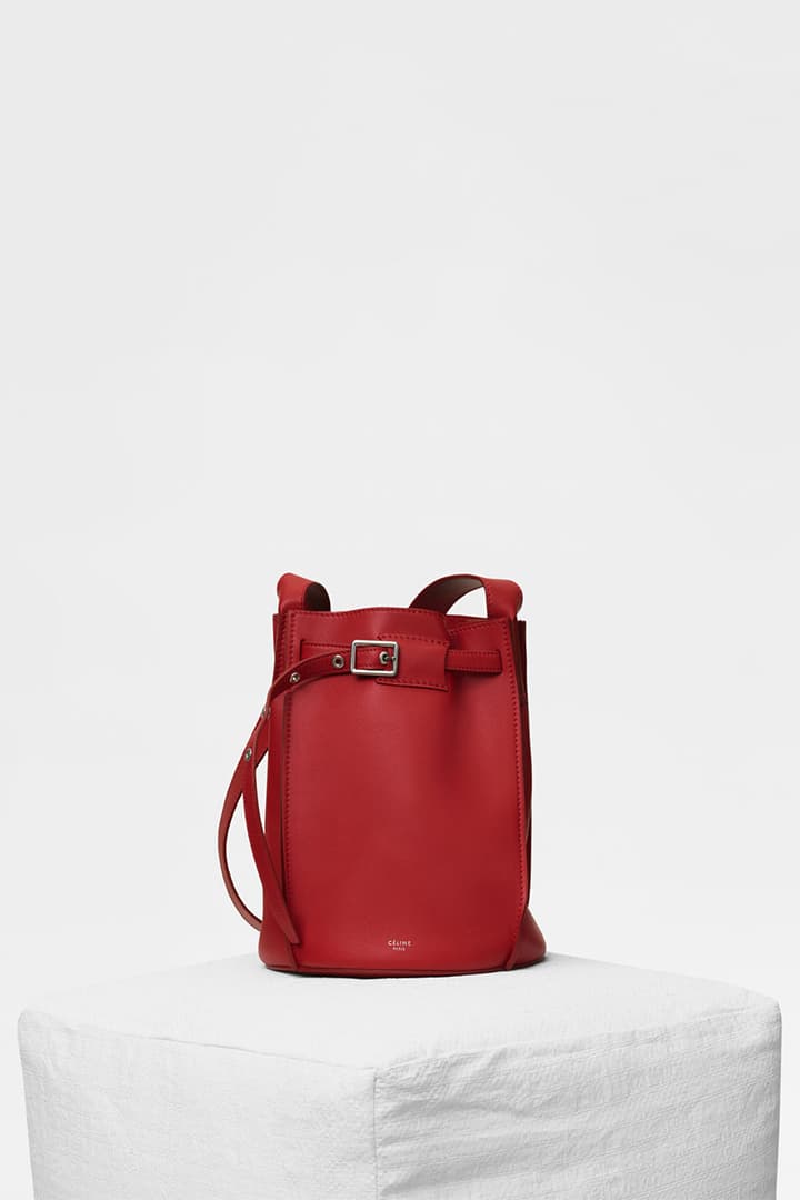Phoebe Philo 為 Céline 2018 春夏系列設計的 Big Bag Bucket 水桶包