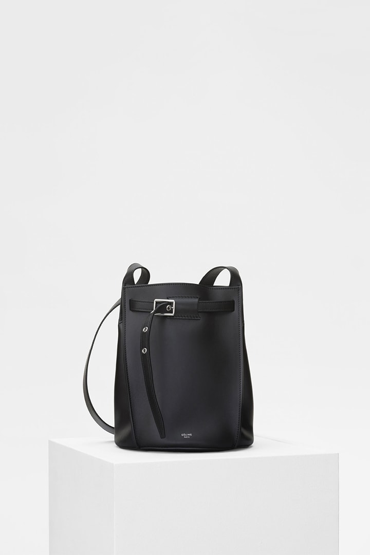 Phoebe Philo 為 Céline 2018 春夏系列設計的 Big Bag Bucket 水桶包