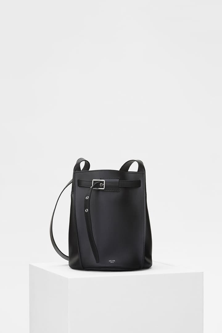 Phoebe Philo 為 Céline 2018 春夏系列設計的 Big Bag Bucket 水桶包
