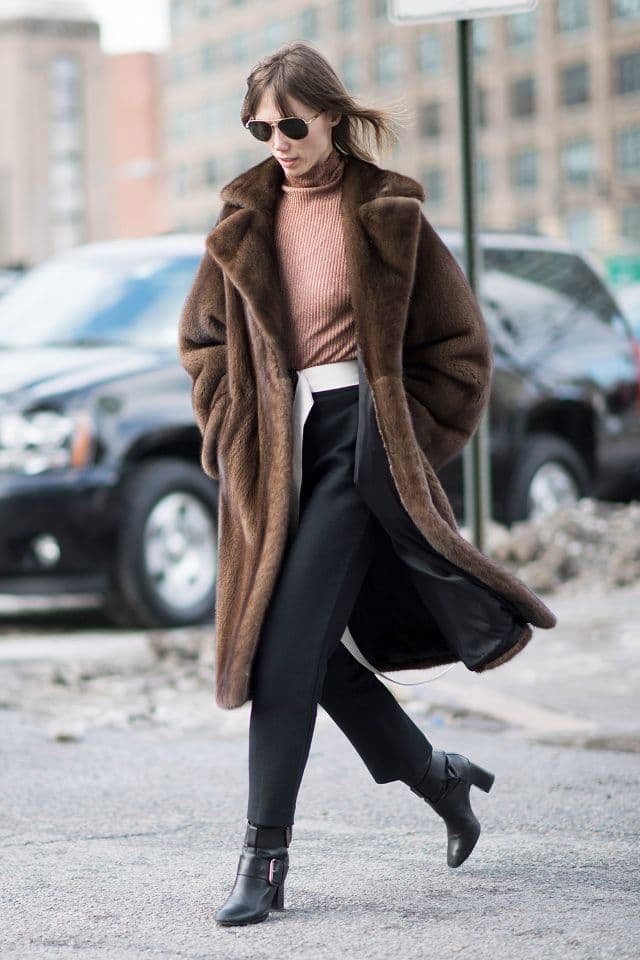 看完達人示範 7 種穿搭配色組合 你會發現棕色才是衣櫃必備