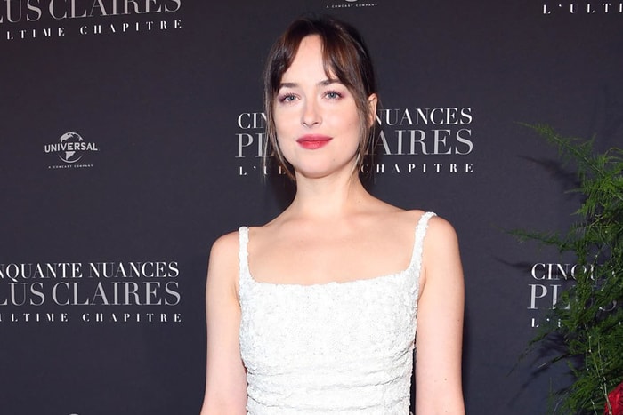 Dakota Johnson 在電影首映禮穿的一襲白色連身裙,將會是許多準新娘都追求的款式!