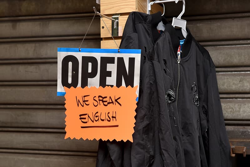 Diesel 在紐約 Chinatown 堅尼街打造了一間 DEISEL 贗品店
