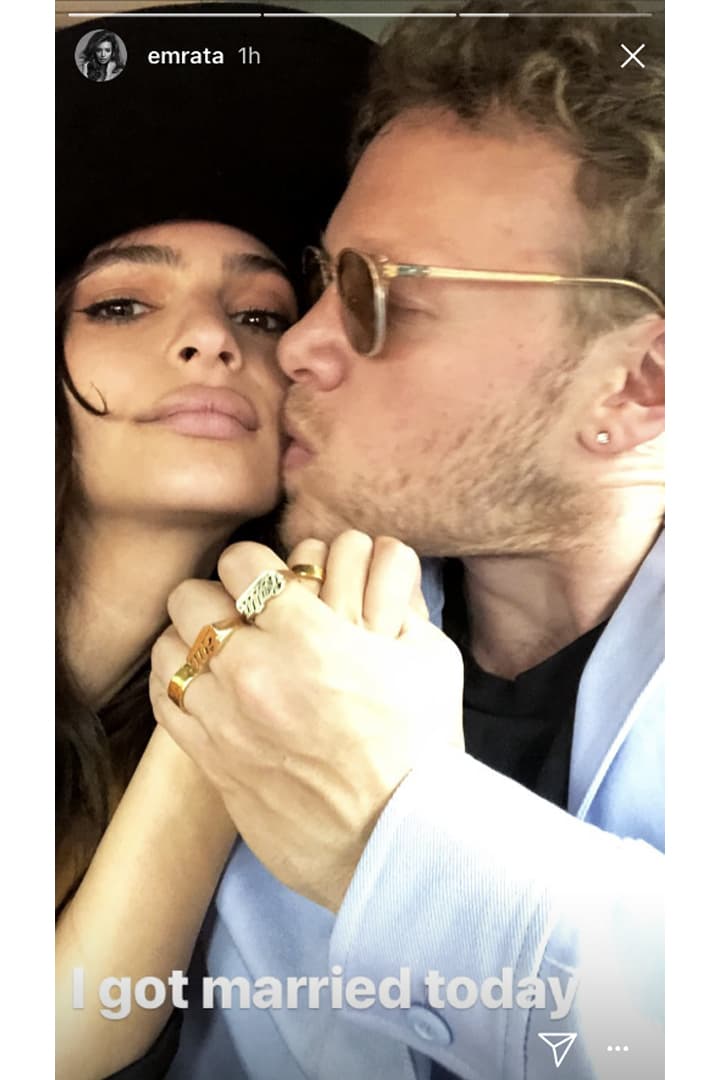 名模  Emily Ratajkowski 閃婚了  沒有穿婚紗的她選擇了 Zara 的這套造型