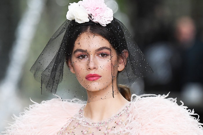 16 歲經已紅透半邊天-Kaia Gerber 首個 Chanel 廣告是由老佛爺親自掌鏡!