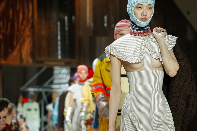 #NYFW：Calvin Klein 用五萬加侖爆谷鋪滿天橋，成功突圍卻惹來爭議！