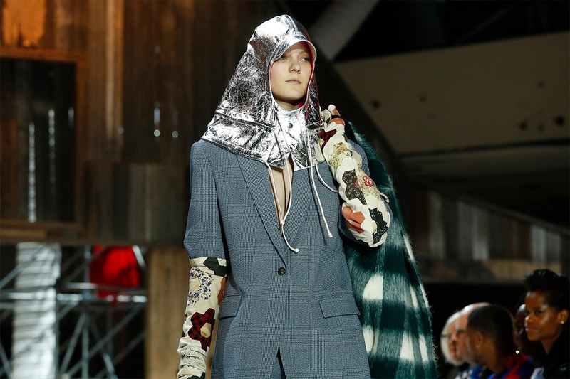 #NYFW：Calvin Klein 用五萬加侖爆谷鋪滿天橋，成功突圍卻惹來爭議！