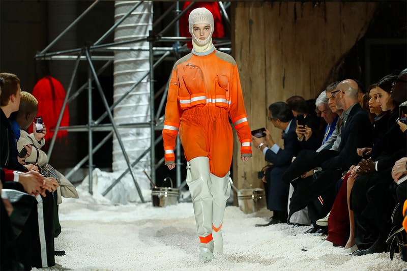 #NYFW：Calvin Klein 用五萬加侖爆谷鋪滿天橋，成功突圍卻惹來爭議！