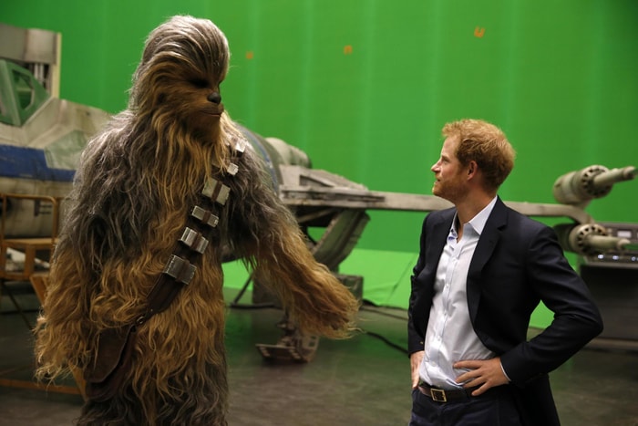 哈利王子與威廉王子原來有參演《Star Wars》！但戲份全被剪掉了？