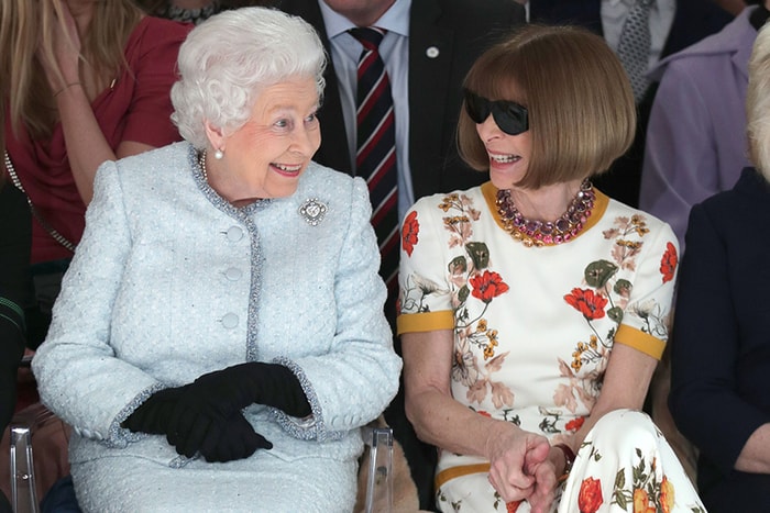 #LFW：英女皇竟現身時裝展 Front Row，連 Anna Wintour 也綻放稀有笑容！
