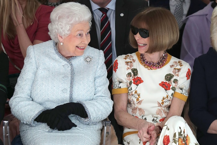 #LFW:英女皇竟現身時裝展 Front Row,連 Anna Wintour 也綻放稀有笑容!