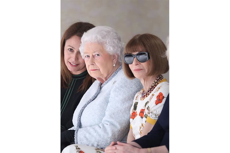 queen-elizabeth-anna-wintour-london-fashion-week_0006_GettyImages-921402110