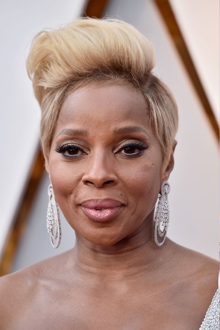 #Oscar2018 率 先示範新一季的流行春妝  看看紅地氈上的女星如何用妝髮突圍而出