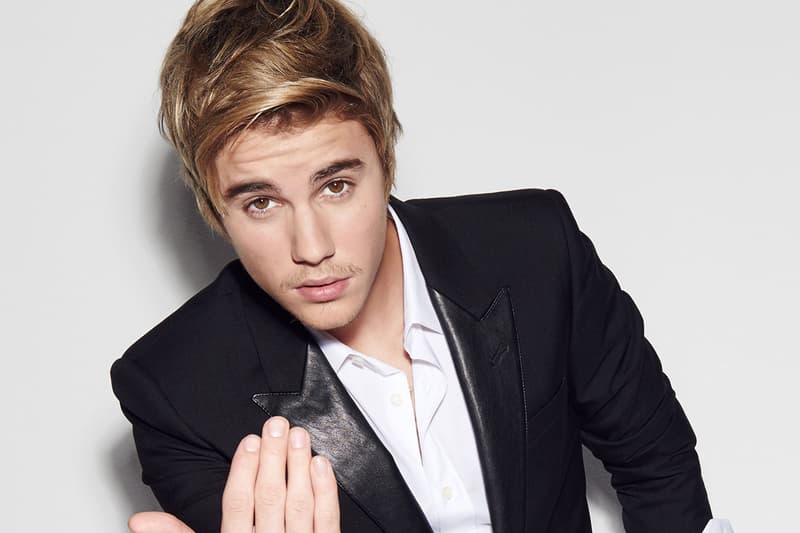 Justin Bieber 和 Selena Gomez 分手後變暖男 主動送食物給流浪漢躺路邊陪聊天