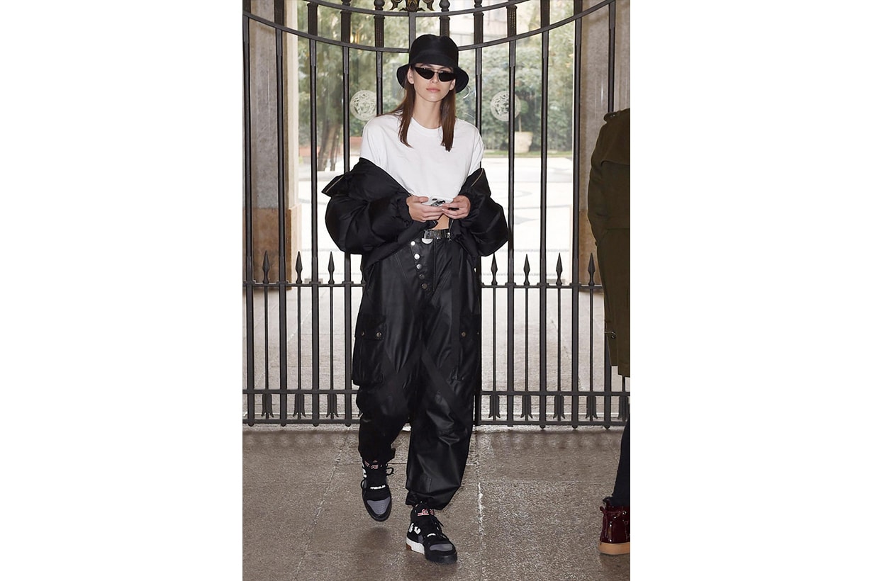 kaia off duty look 6