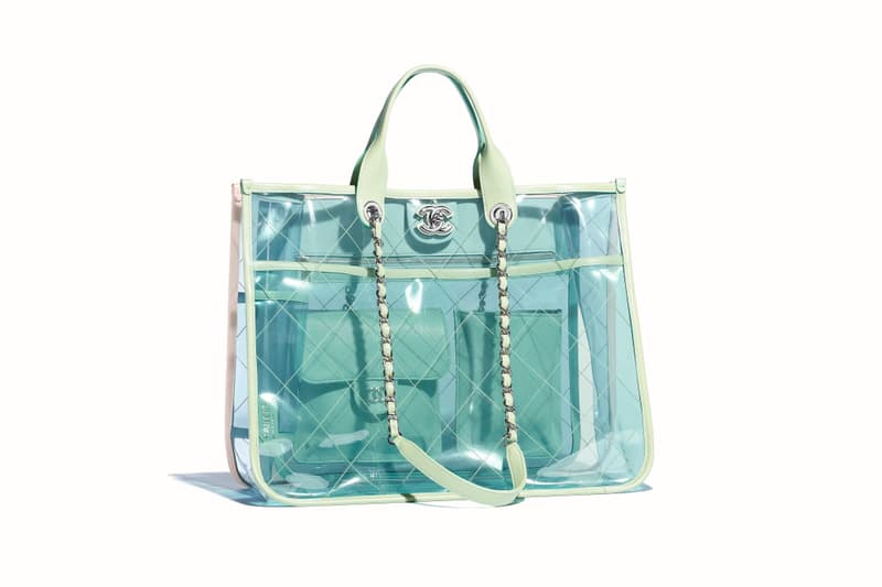 入手目標鎖定 時尚博主們都在用的 Chanel 2018 春夏季的 PVC 手袋