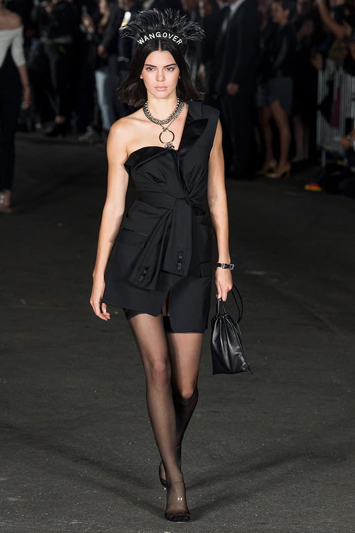 Alexander Wang SS18 春夏 Stephen Jones 手造頭飾售 6千美元