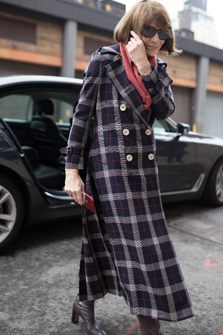 Anna Wintour 親身示範如何僅靠一雙長 Boots 走天涯