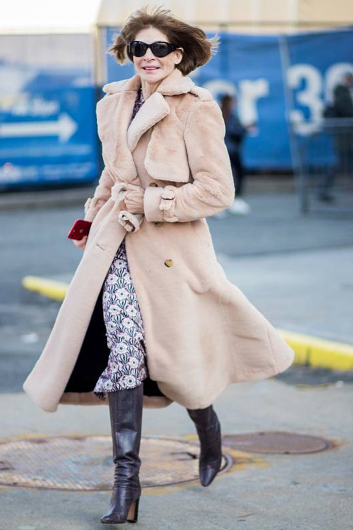 Anna Wintour 親身示範如何僅靠一雙長 Boots 走天涯
