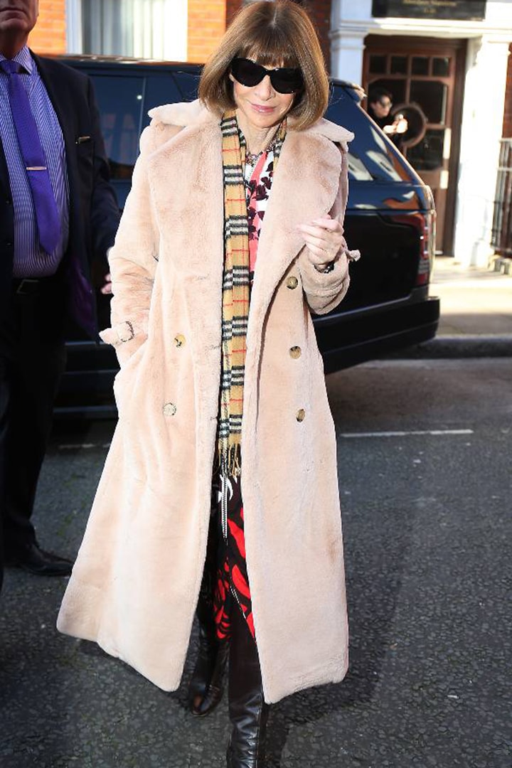 Anna Wintour 親身示範如何僅靠一雙長 Boots 走天涯