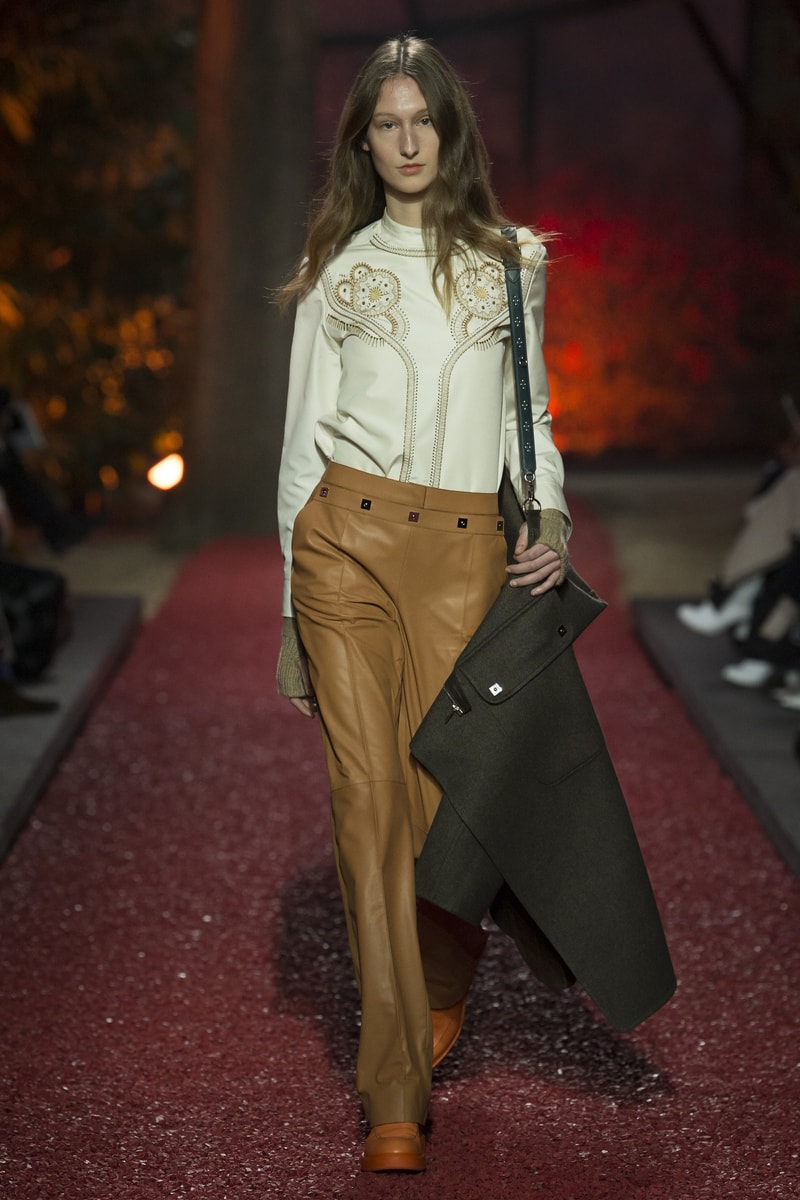 Hermès 2018 時裝騷上 Model 背的不是手袋而是