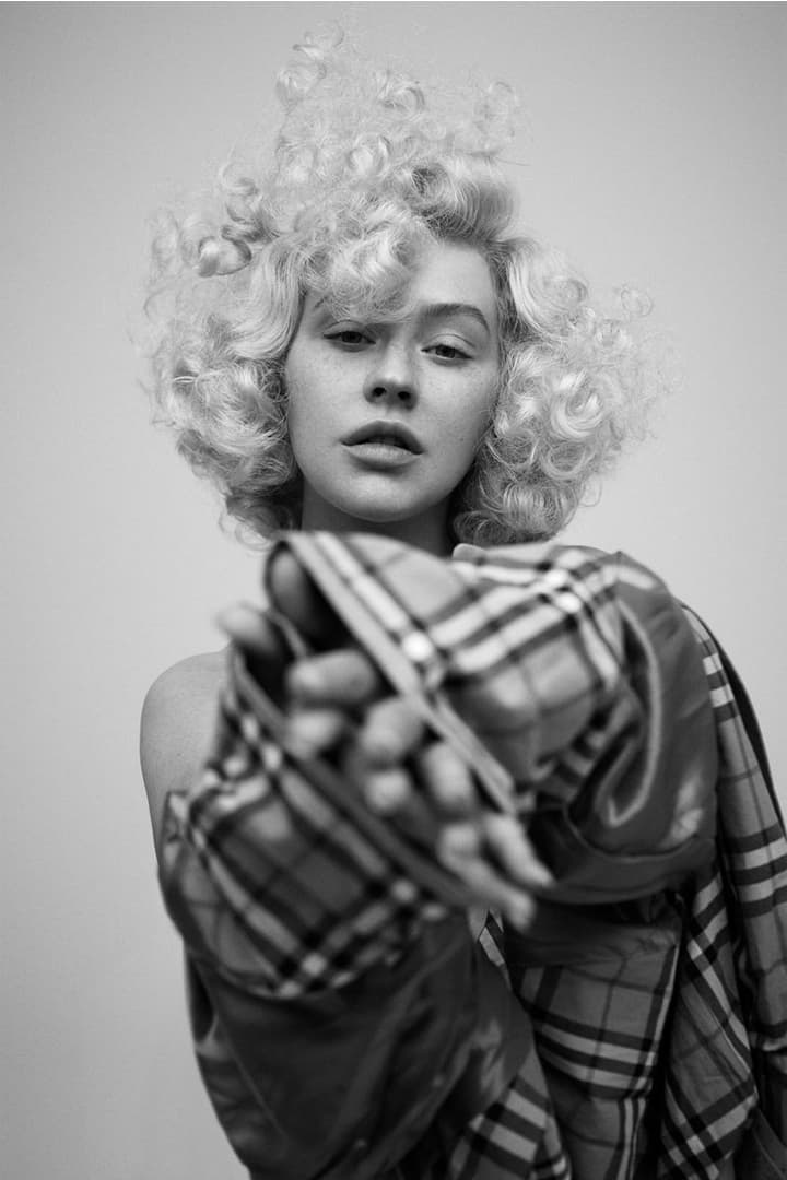 Christina Aguilera 以素顏拍攝雜誌封面 網民大嘆認不出來卻表示這個她 很美