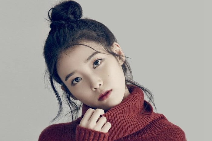 對抗乾燥冬天的妙招，韓國女星 IU 分享妝前保養「升級版濕敷」是關鍵！