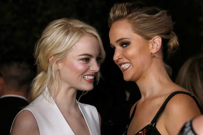 #奧斯卡2018：看 Jennifer Lawrence、Emma Stone 好姐妹台下互動，成為最逗趣橋段！