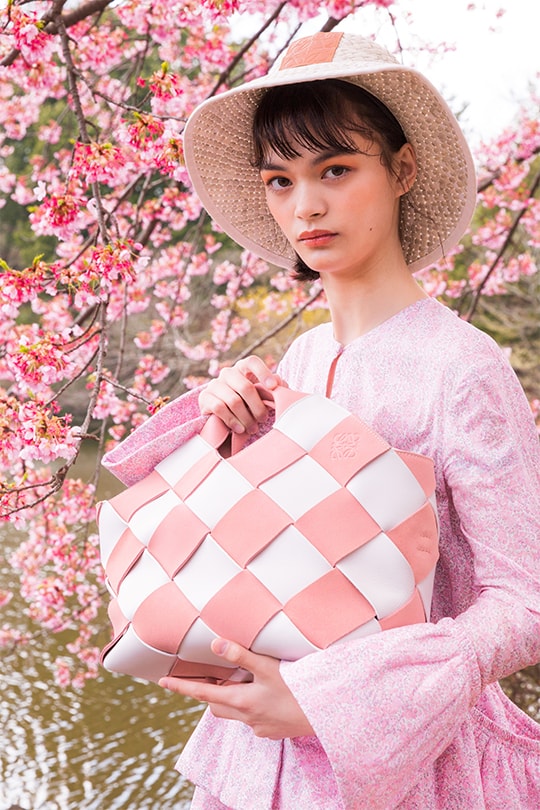 粉色天下LOEWE 2018全新春夏系列讓你締造浪漫與前衛的時尚造型