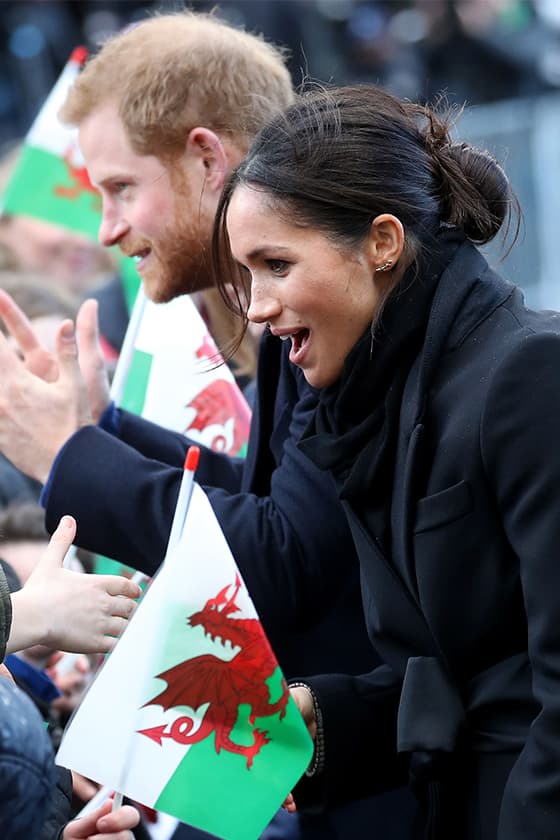 最反叛的準皇妃?Meghan Markle 不論是穿搭還是髮型全都破壞了皇室規矩…