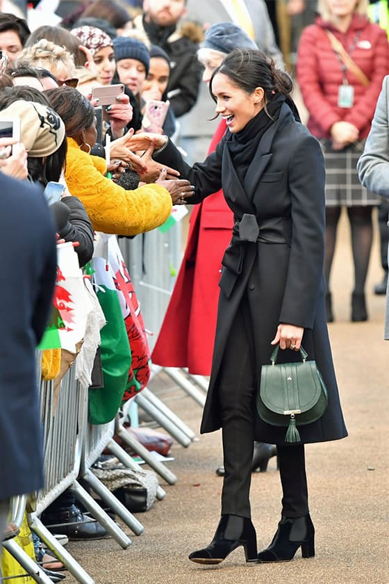 最反叛的準皇妃?Meghan Markle 不論是穿搭還是髮型全都破壞了皇室規矩…