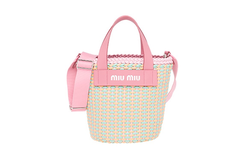 夏日怎能錯過時髦的渡假風格？Miu Miu 新系列竹藤包會是你最完美的選擇！
