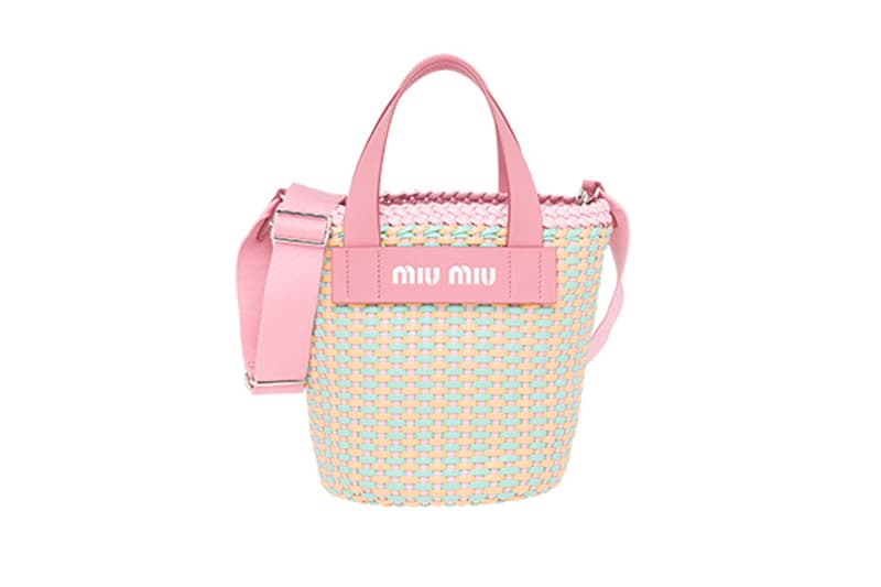 夏日怎能錯過時髦的渡假風格?Miu Miu 新系列竹藤包會是你最完美的選擇!