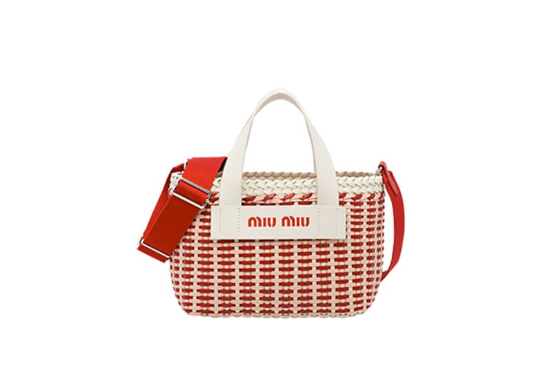 夏日怎能錯過時髦的渡假風格?Miu Miu 新系列竹藤包會是你最完美的選擇!