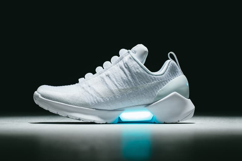 回到未來電影成真 自動綁鞋帶 鞋底發光的 NIKE HyperAdapt 1.0 波鞋明日在 invincible 開賣