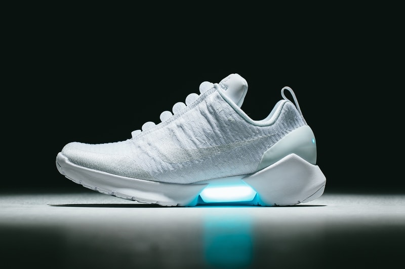 回到未來電影成真 自動綁鞋帶 鞋底發光的 NIKE HyperAdapt 1.0 波鞋明日在 invincible 開賣