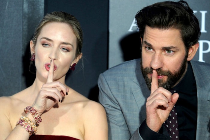 新一代鬼馬夫妻?Emily Blunt 老公自爆:「當初因為追不到 Anne Hathaway 所以... 」