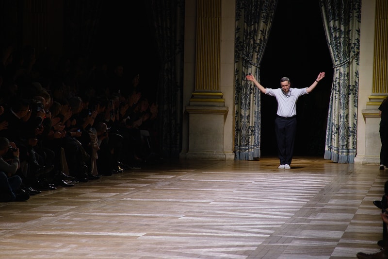 Dries Van Noten 也有紀錄片了！以花卉、色彩說時裝故事的時尚大師