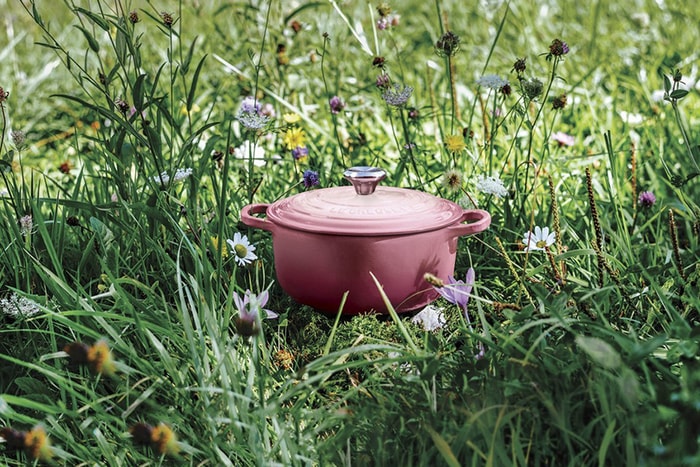 想成為少女系廚娘,首先要擁有 Le Creuset 的「晨曦粉 Ombre Pink 」系列!