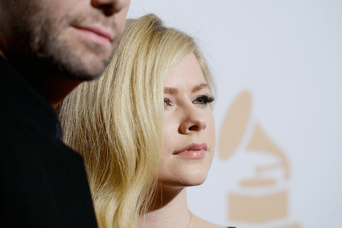經歷 2 次婚姻失敗以後,Avril Lavigne 終於再次戀愛了!