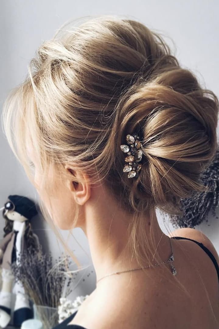 Messy Bun 也可以配婚紗 有了這些髮型靈感 小資新娘又可以省一筆了