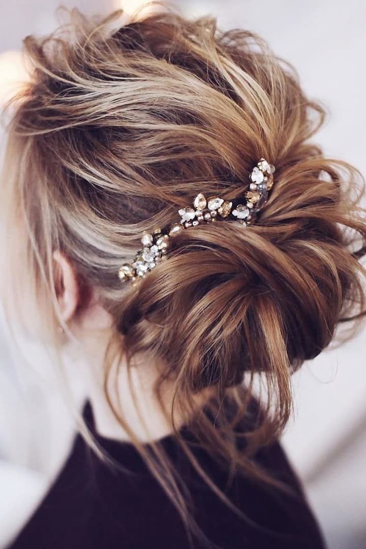 Messy Bun 也可以配婚紗 有了這些髮型靈感 小資新娘又可以省一筆了