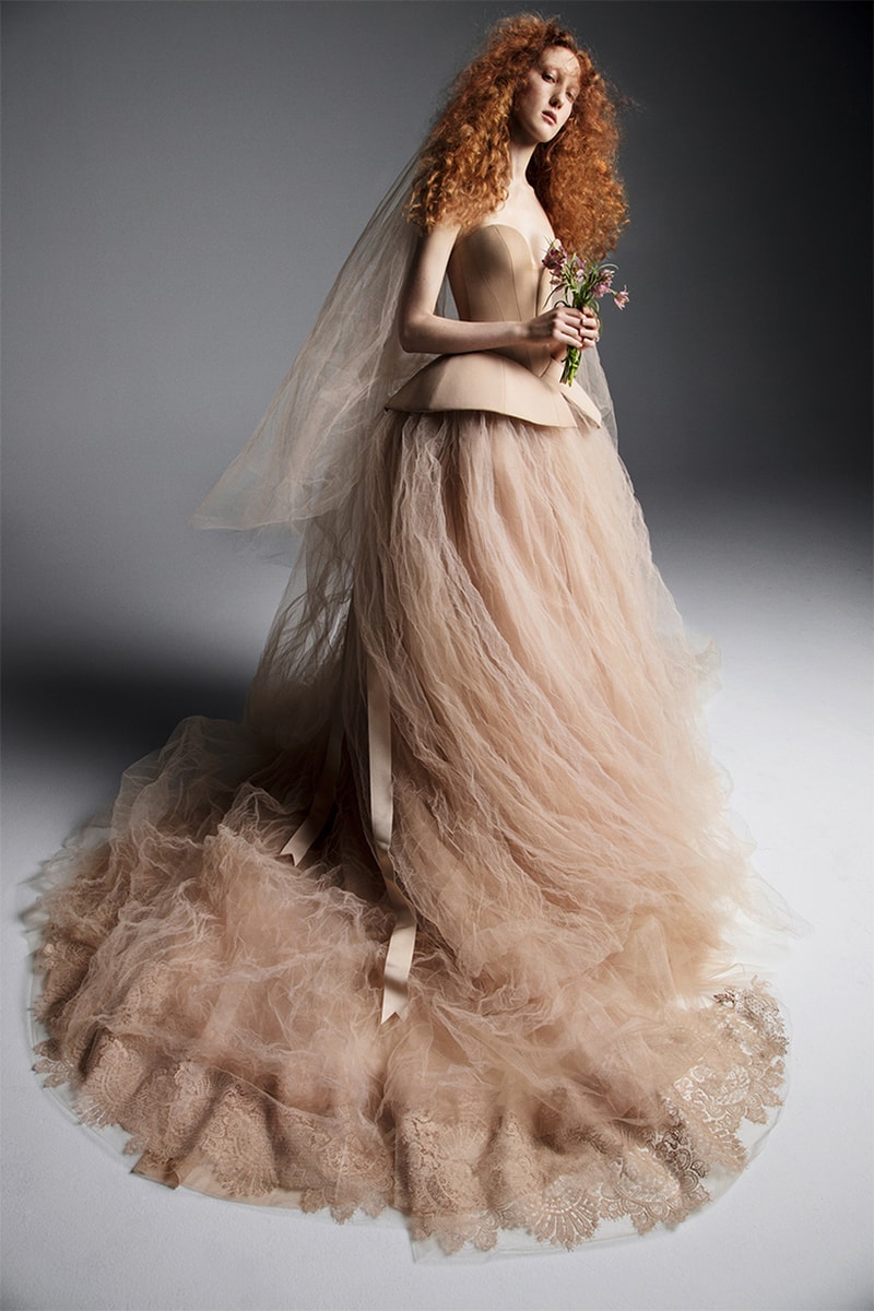Vera Wang 2019 年的春季婚紗 主打裸色