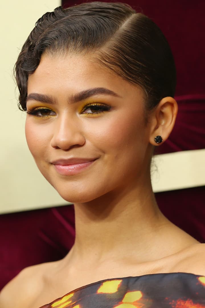 Celebrities makeup yellow eyeshadow makeup margot robbie rihanna zendaya vanessa hudgens Emily Ratajkowski elle fanning selena gomez