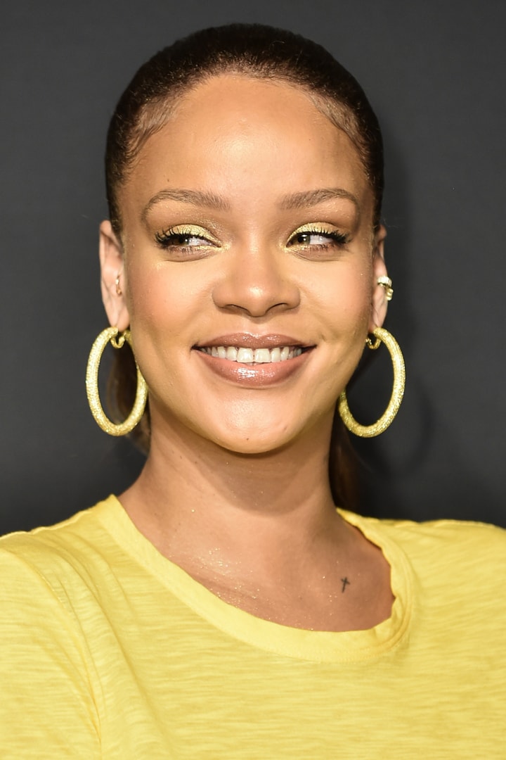 Celebrities makeup yellow eyeshadow makeup margot robbie rihanna zendaya vanessa hudgens Emily Ratajkowski elle fanning selena gomez