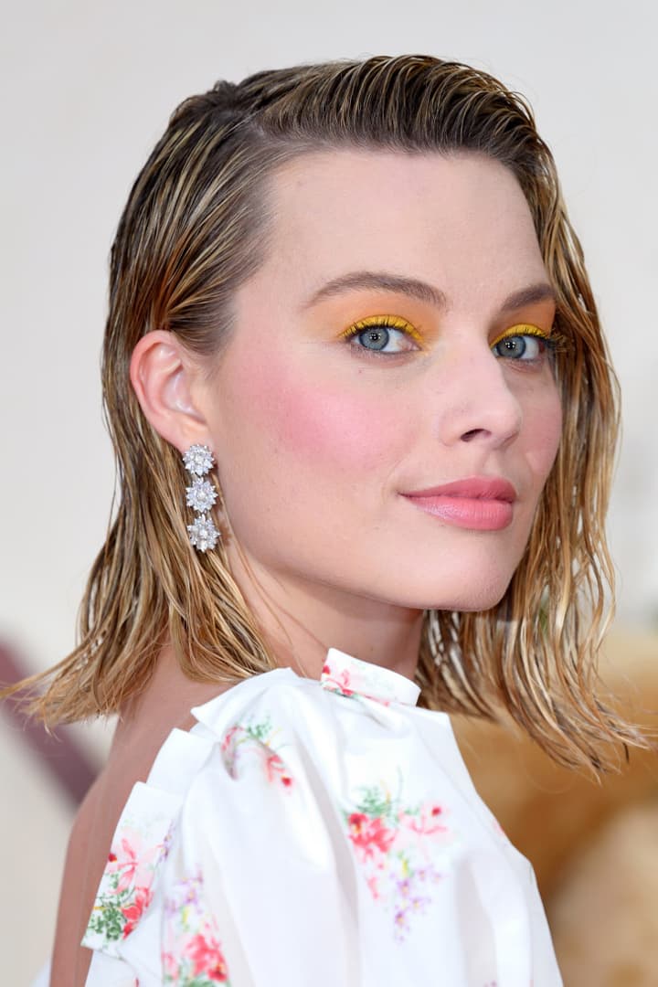 Celebrities makeup yellow eyeshadow makeup margot robbie rihanna zendaya vanessa hudgens Emily Ratajkowski elle fanning selena gomez