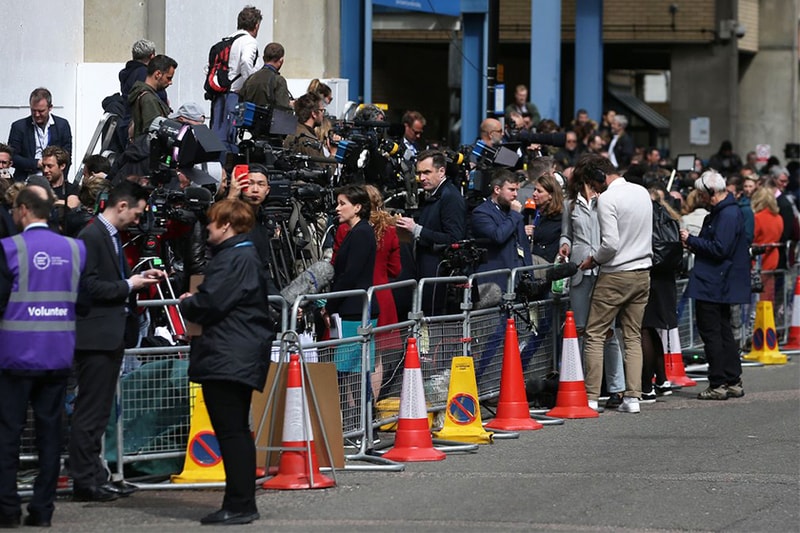 kate-middleton-royal-birth-what-happened-outside-hospital