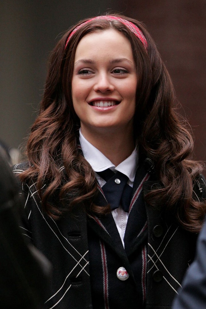 從頭戴髮箍的 Blair 到染了白金髮色的潮媽  Leighton Meester 的髮型是這樣演變過來的