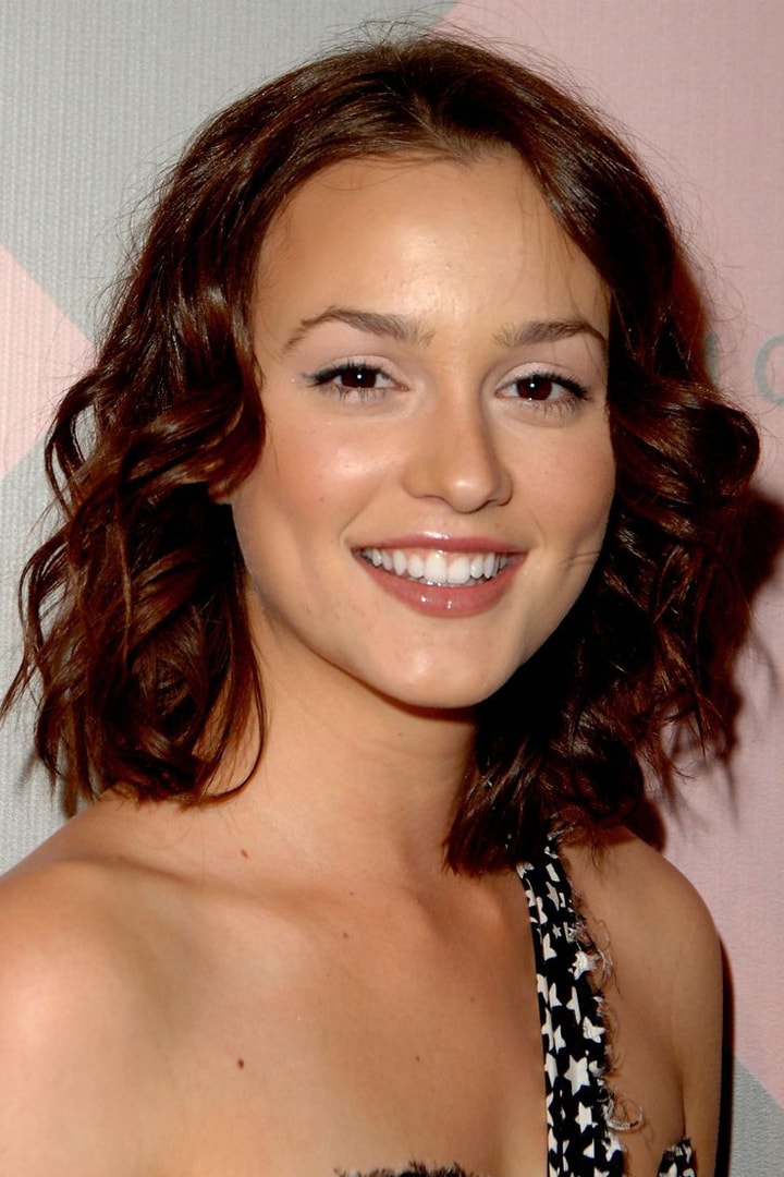 從頭戴髮箍的 Blair 到染了白金髮色的潮媽  Leighton Meester 的髮型是這樣演變過來的