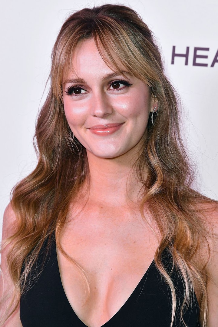 從頭戴髮箍的 Blair 到染了白金髮色的潮媽  Leighton Meester 的髮型是這樣演變過來的